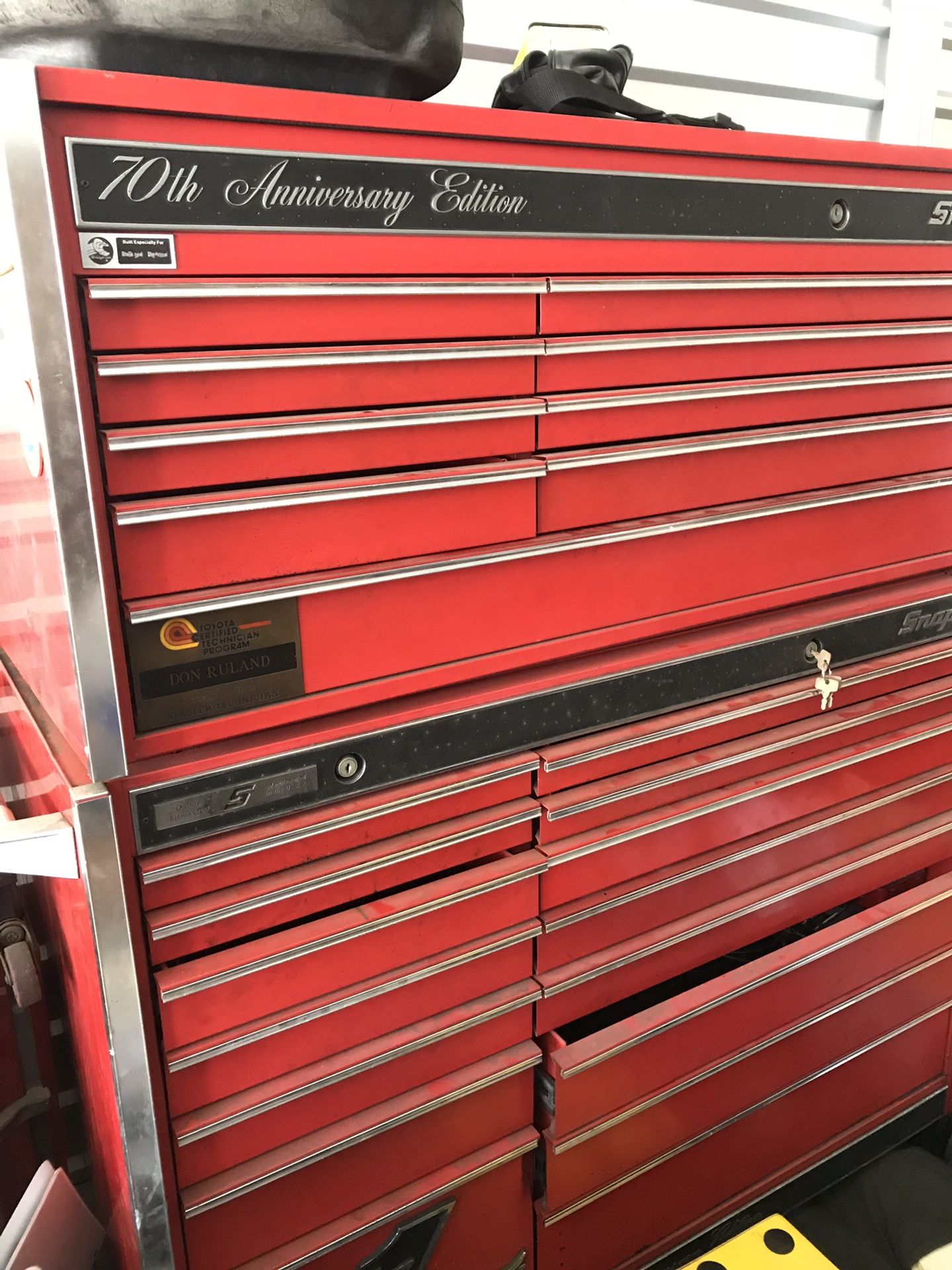 Snap-On 70th anniversary tool box mechanic rolling box in good condition with key mechanic mechanical auto repair tools
