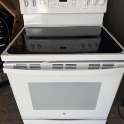 GE Electric Stove with Convection Oven