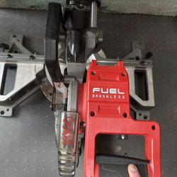 Milwaukee Milwaukee M18 FUEL 10” Dual Bevel Sliding Compound Miter Saw