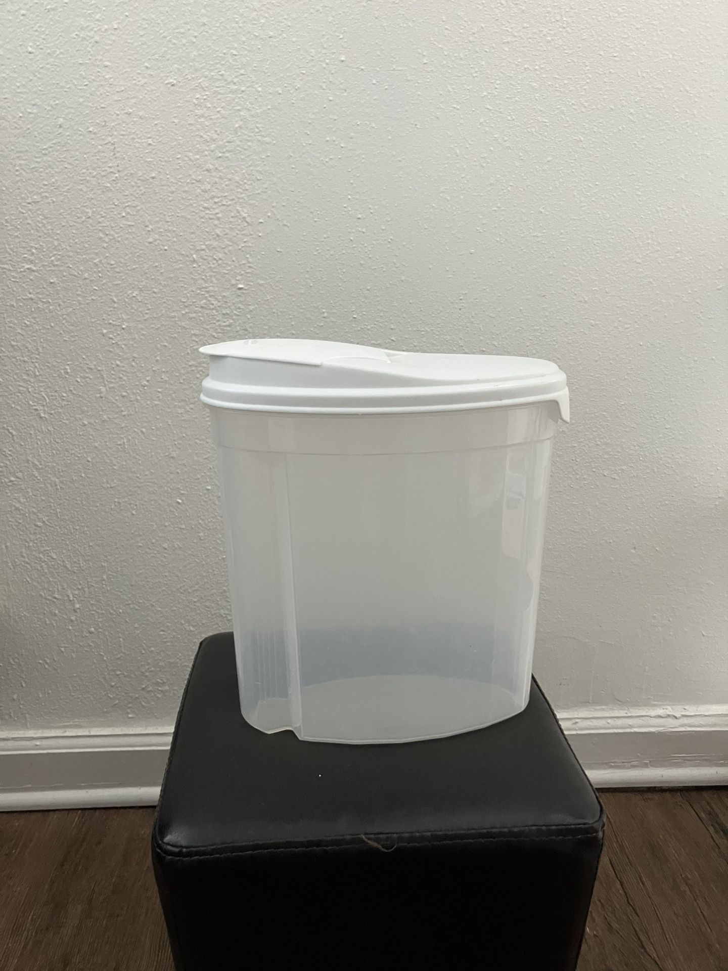 Rubbermaid Plastic Pantry Storage Container (approximately 20-cup capacity)