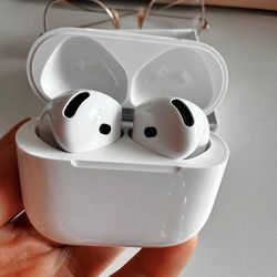 Apple AirPods 4 | Active Noise Cancellation