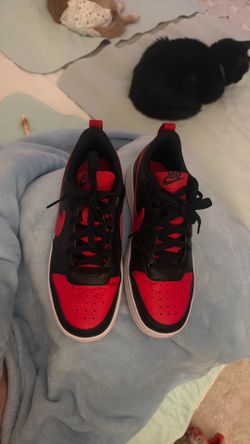 Black n red Nike shoes size 5.5 or size 7 for women’s