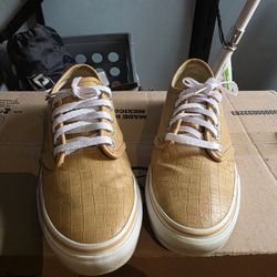 Vans Camden Deluxe Womens Size 10 Sneakers Shoes Camel Tan Faux Crocodile Skin