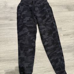 Lululemon Fleece Black Camo Joggers Size 4