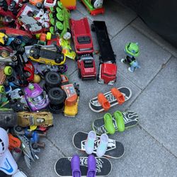 Huge Lot Of Hotwheels And Cars