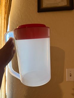 2 Pitchers