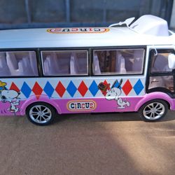 Hot Wheels 🔥 🌶 Snoopy circus bus., Best Kingdom, die Cast  1:32 Scale  Pull back