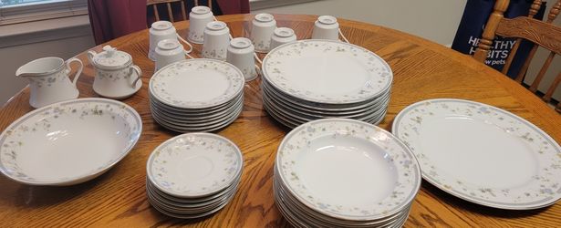 Mikasa Service For 8  Fine China Set With Platinum Trim