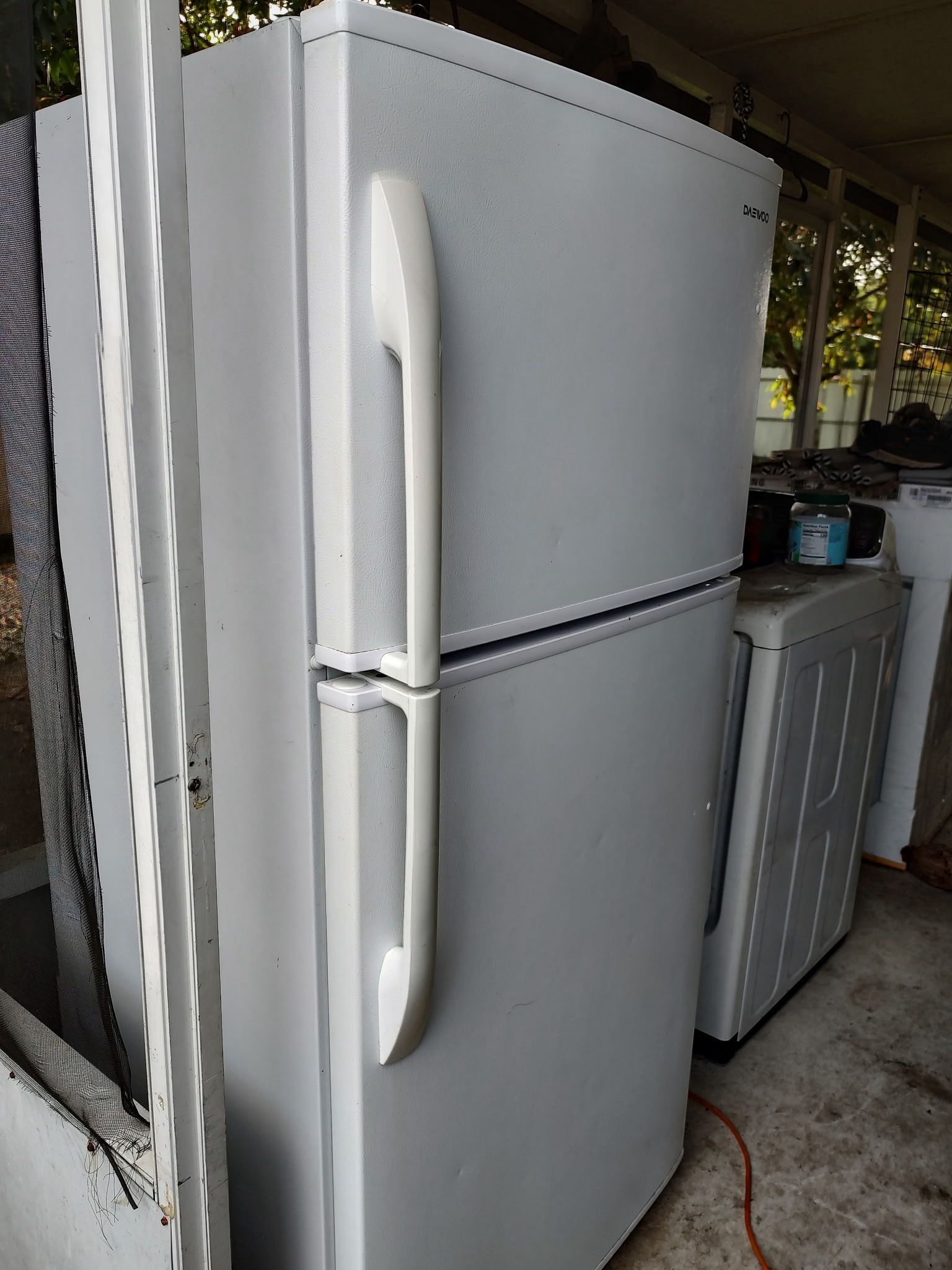 Daewoo Top Freezer Refrigerator – Clean & Works Great!