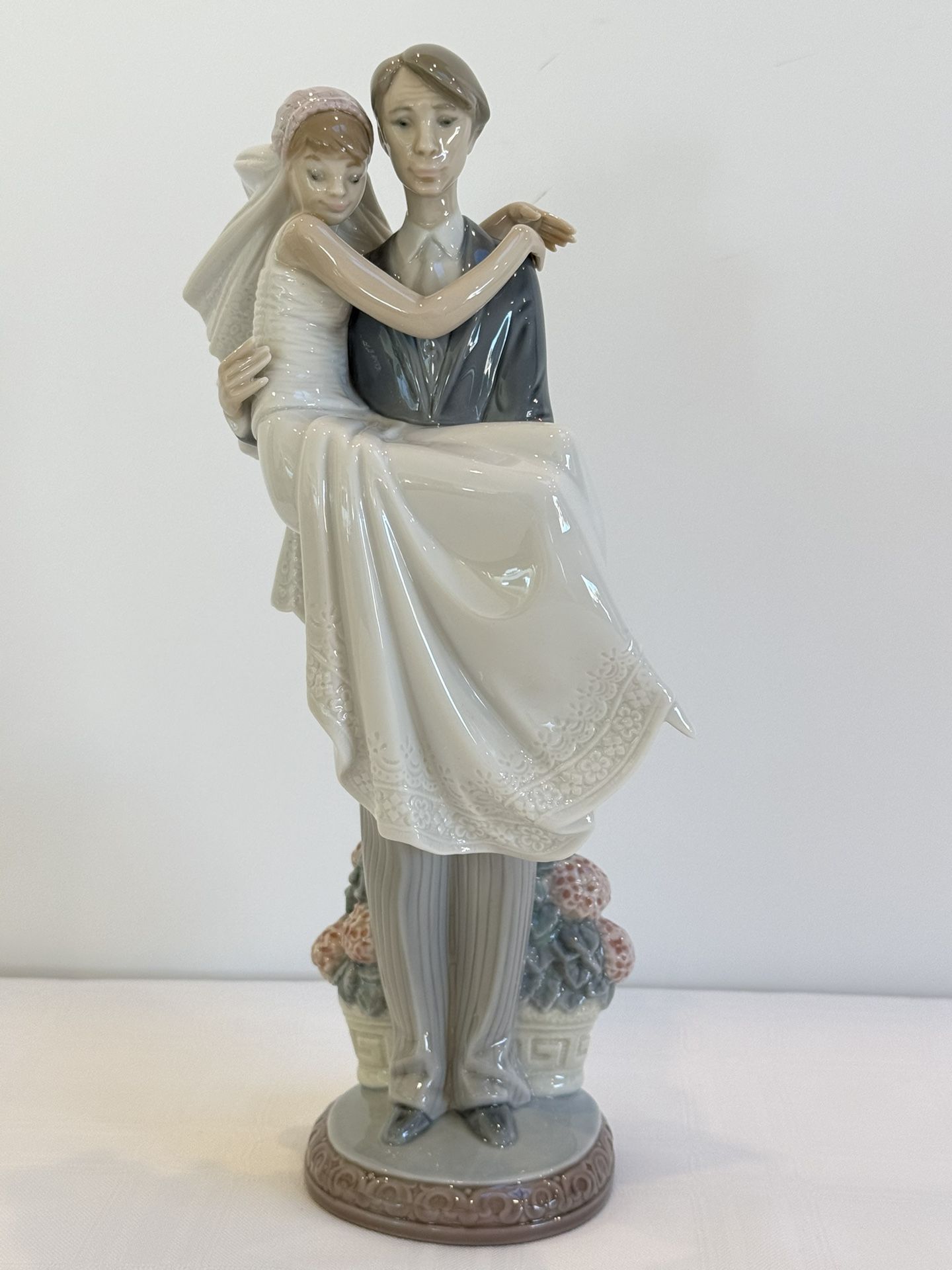 Vintage Retired Lladro “Over The Threshold” Figurine Wedding Bride & Groom | Cake Topper