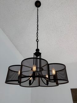 Ceiling light fixture