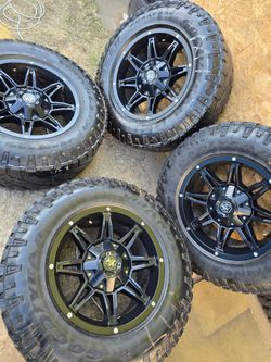 Set wheels 18 inch universal fit chevy or f150