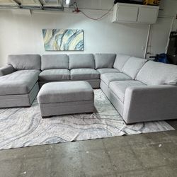 Thomasville sectional couch with ottoman ( Delivery Available )