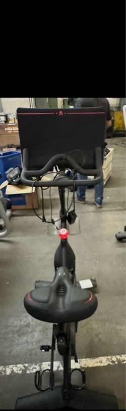 PELETON BIKE IN GREAT CONDITION!! READY FOR PICKUP OR DELIVERY!!