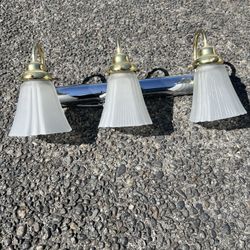 3 Heads Light