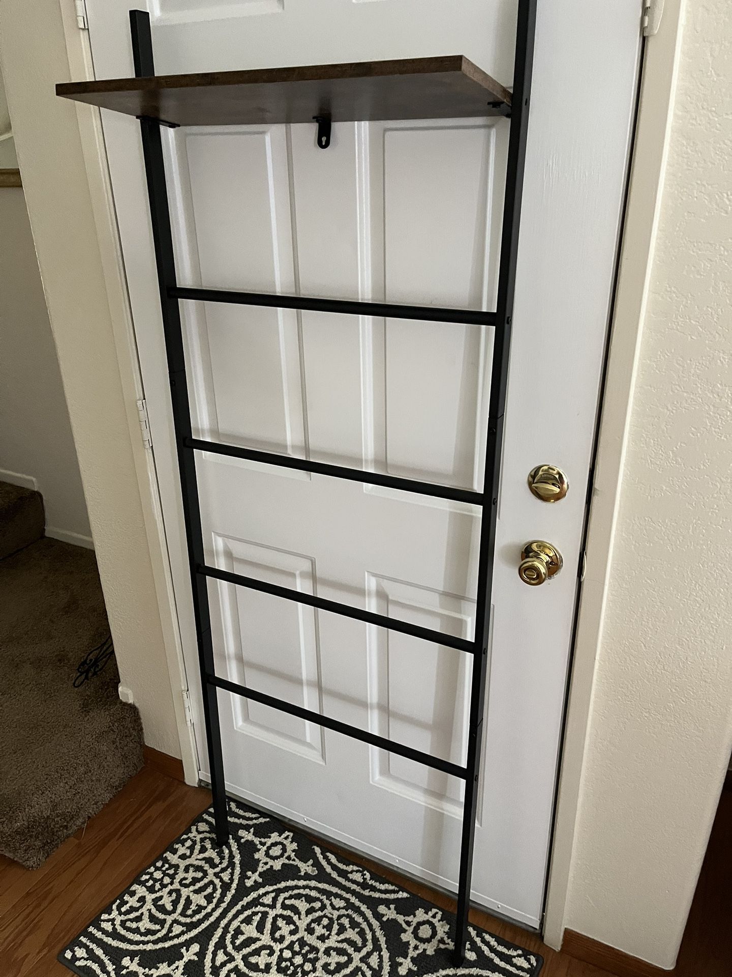 Sturdy, Beautiful Quilt Display Ladder With Top Shelf