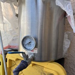 Brew Kettle  8 Gallon Stainless Steel Valve And Thermometer 