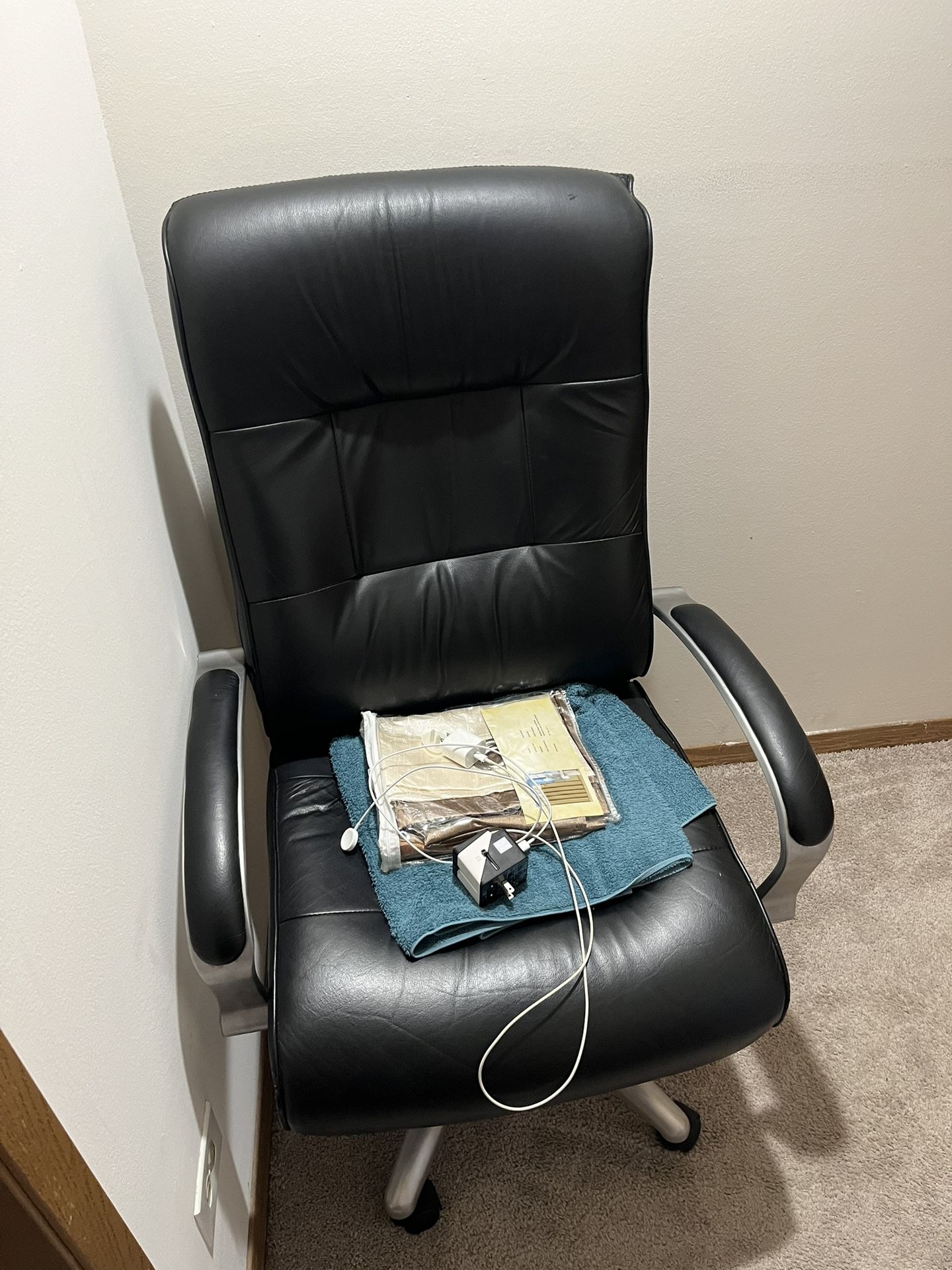 Large black office Chair