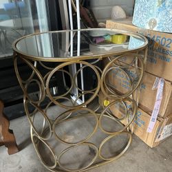 Elegant Mirrored-Top Side Table – Unique Metal Circle Base