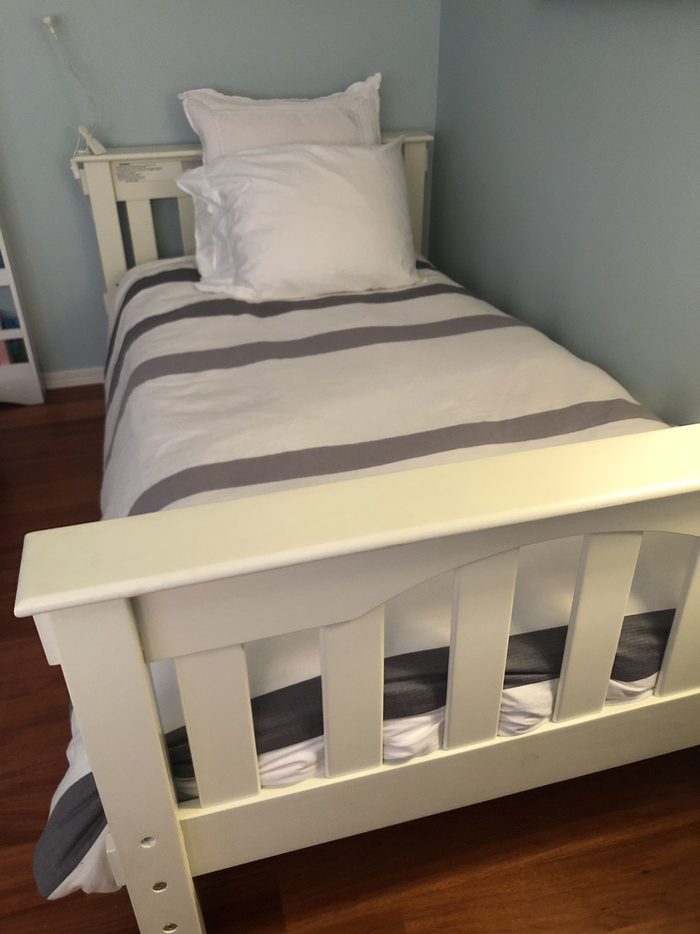Twin Pottery Barn Kids White Wood Bed Frame With Detachable Side Guard Rail