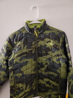 Boys Northface jacket "M"