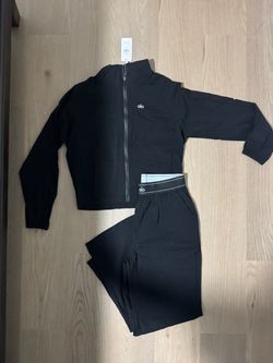 Alo Yoga Black Two-Piece Set