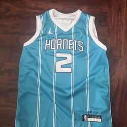 Lamelo ball jersey size small