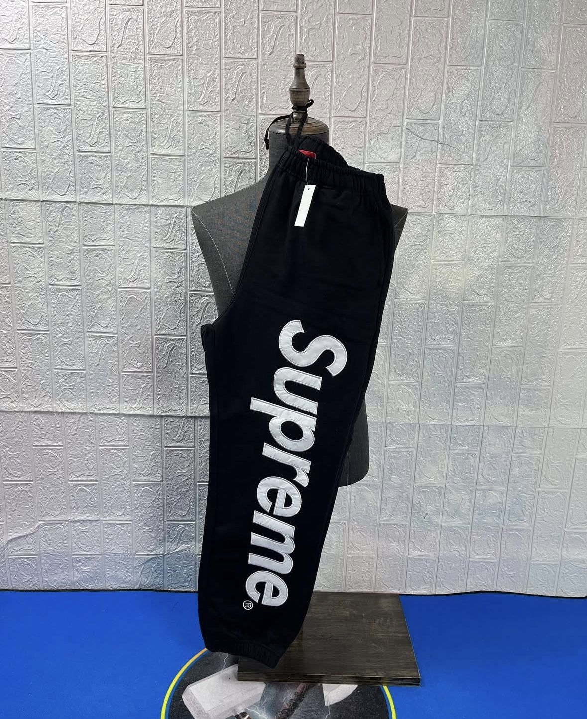 Supreme Sweatpants 