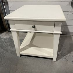 LIBERTY Furniture End Table w/ Drawer Off White