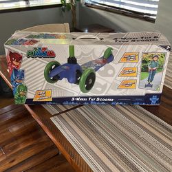 NEW NEVER USED 3 Wheel Tilt & Turn Scooter3t