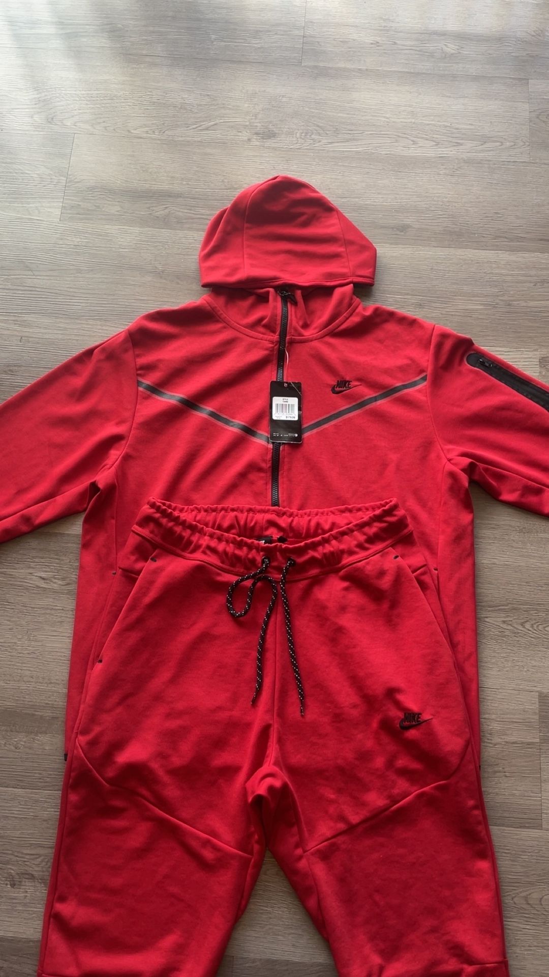 Men’s Nike Tech Sweatsuit