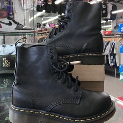 Women’s Dr. Martens 1460 Pascal Virginia Boots