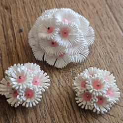 Vtg Celluloid pink and white Flowers Clip On Earrings and brooch
