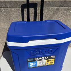 Igloo 28 Quart Roller Cooler Blue