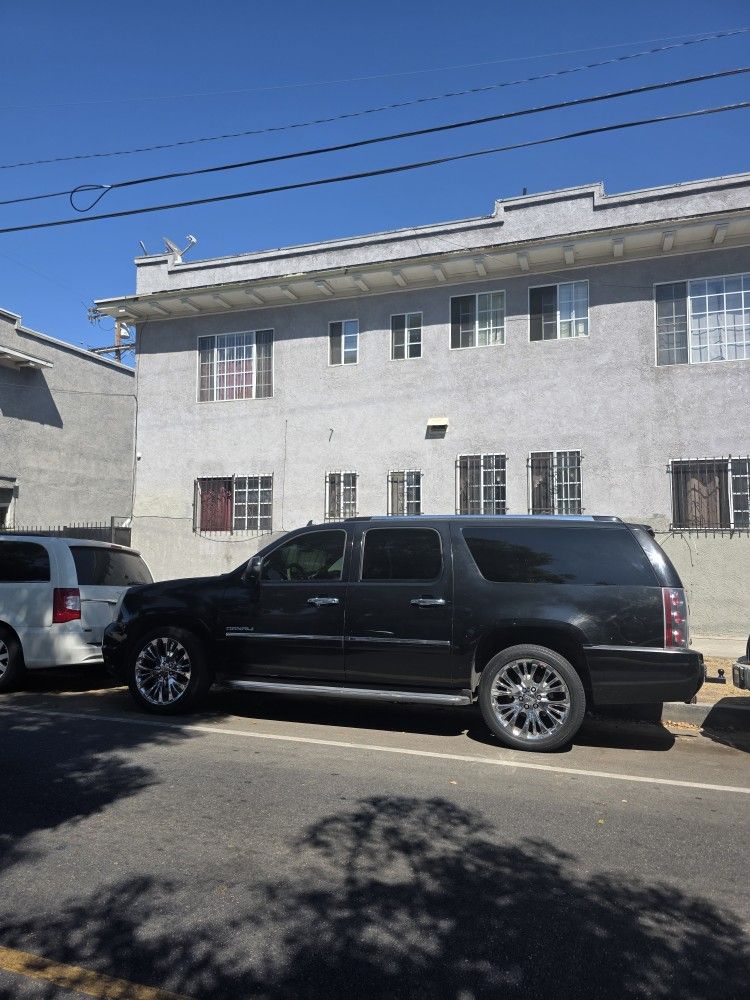 GMC Yukon Denali 2010