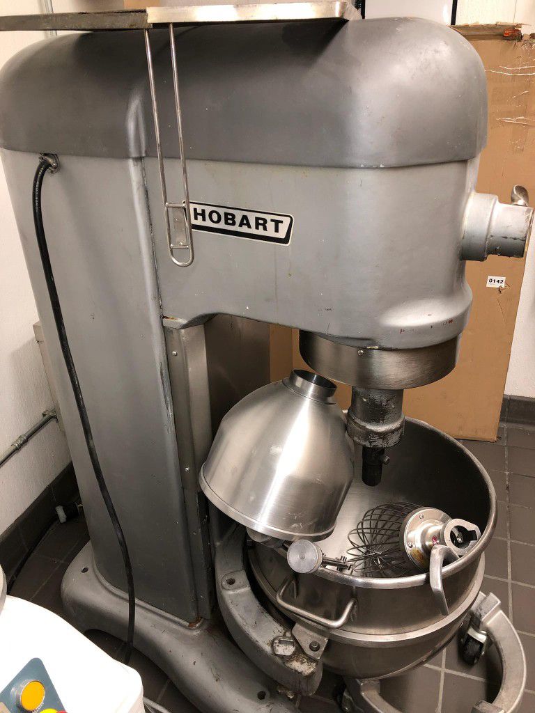 KitchenAid KSMC895NP 8-Quart Commercial Mixer with Bowl Guard, Nickel Pearl  for Sale in Las Vegas, NV - OfferUp