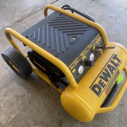 DeWalt Air Compressor 200 PSI 4.5 GAL