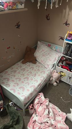 Toddler bed with mattress