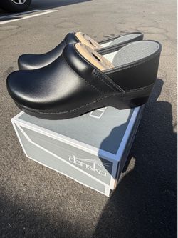 NIB Dansko Professional Clogs Womens Black Leather  Slip On Work Shoes Sz 40 9.5/10
