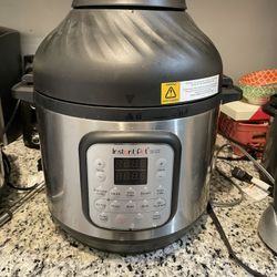 Instantpot And Air fryer Combo- 8wt Used Like New