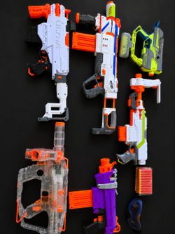 NERF GUNS WITH ACCESSORIES