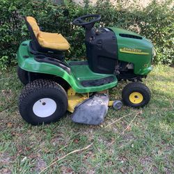 Lawnn Tractor John Deere 