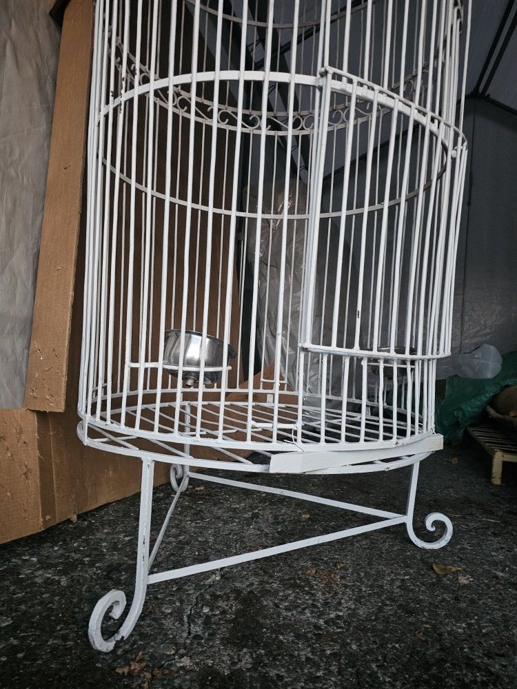 LG White Wrought Iron Bird Cage