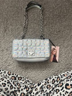 pairs hilton purse