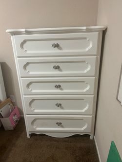 Solid wood white drawers dresser