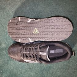 New Balance EVOLVE sneakers