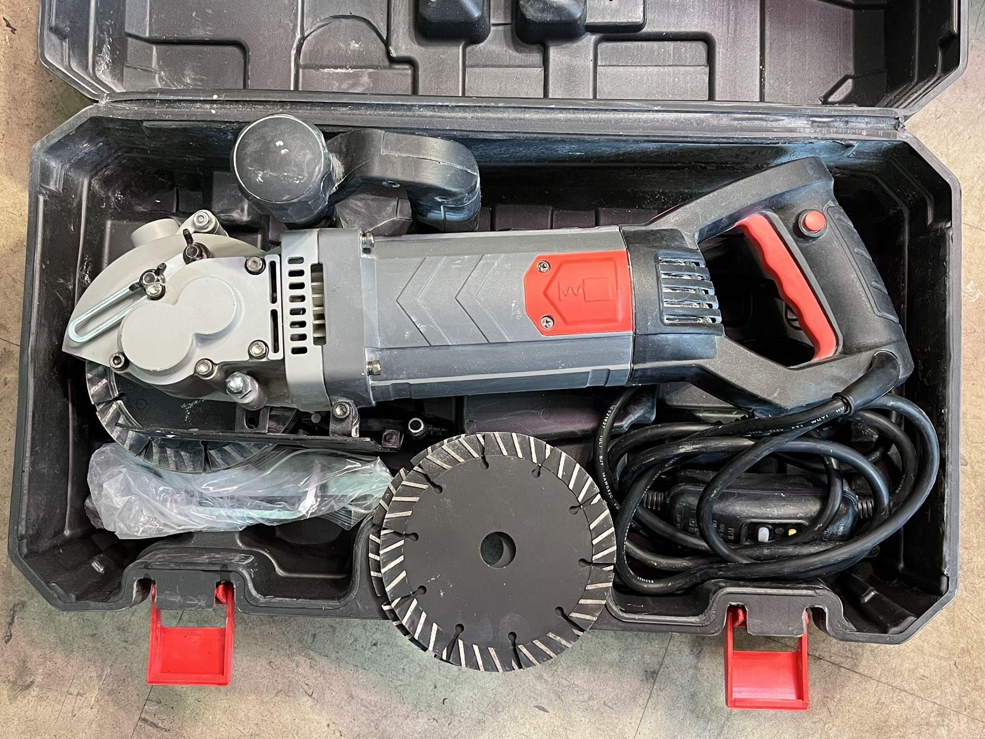 XtremepowerUS Wall Chaser Cutting Machine Wall Concrete Grooving Cutting w/Water Line Dust Port
