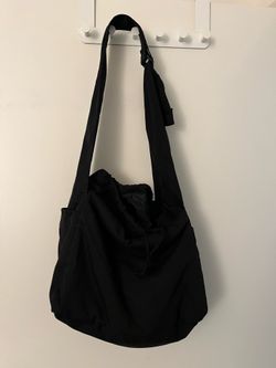 UNIQLO black crossbody bag
