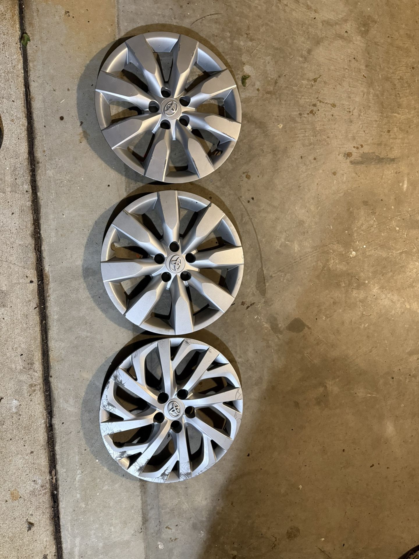 2015 Toyota Corolla Wheel Cover (Hubcap)