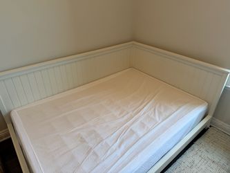 Pottery Barn Teen Beadboard Corner Bed for Full Size Mattress